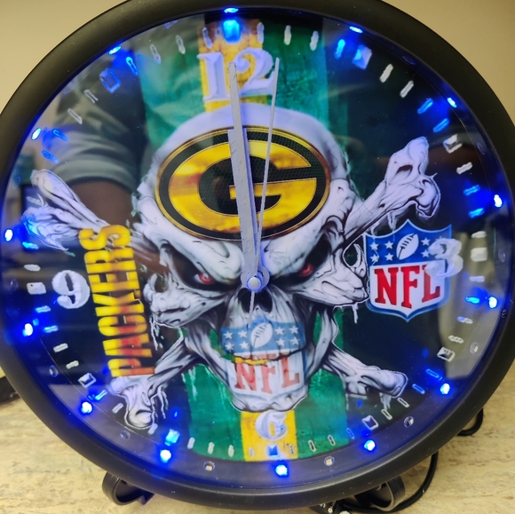 Green Bay Packers clock - Picture 4 of 12